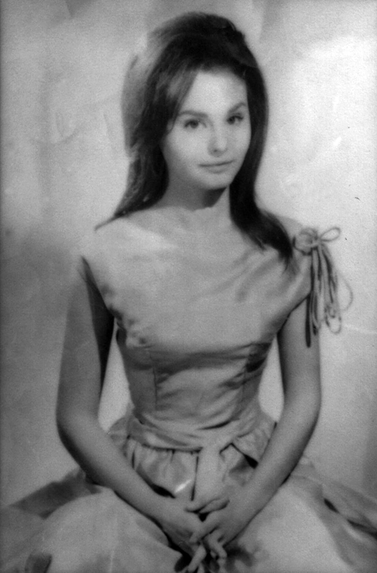 A la par de su amor por la música, Rocío Dúrcal también destacó en la actuación, obteniendo importantes papeles siendo muy joven en cintas como 'Canción de Juventud'.