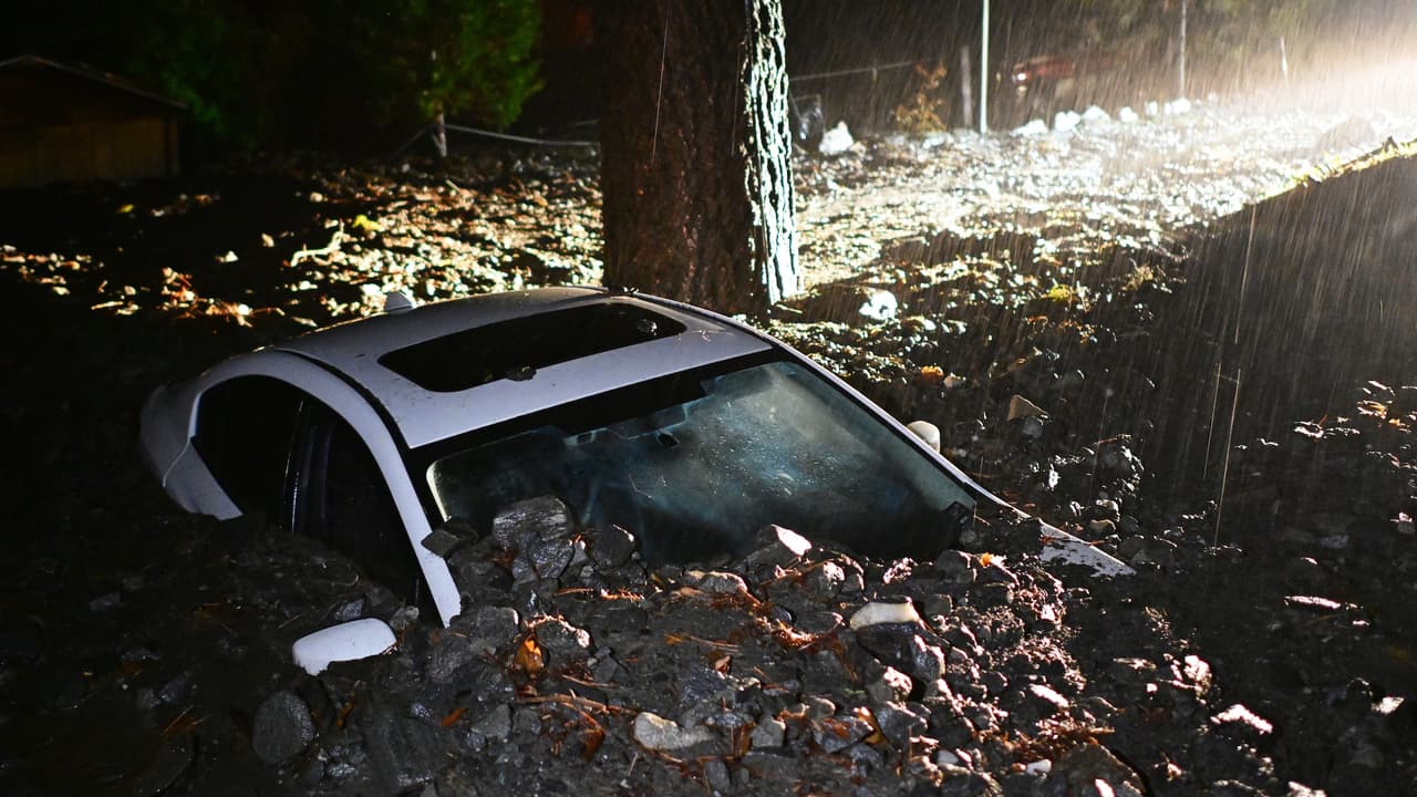 Tormenta en el sur de California deja dos muertos, personas atrapadas y alertas vigentes