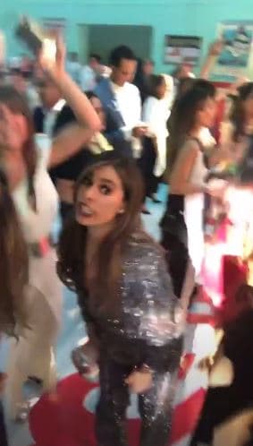 "María, María que ya tiene oficialmente una madrina y lo voy a decir aquí por primera vez que es: ¡Galilea Montijo!".