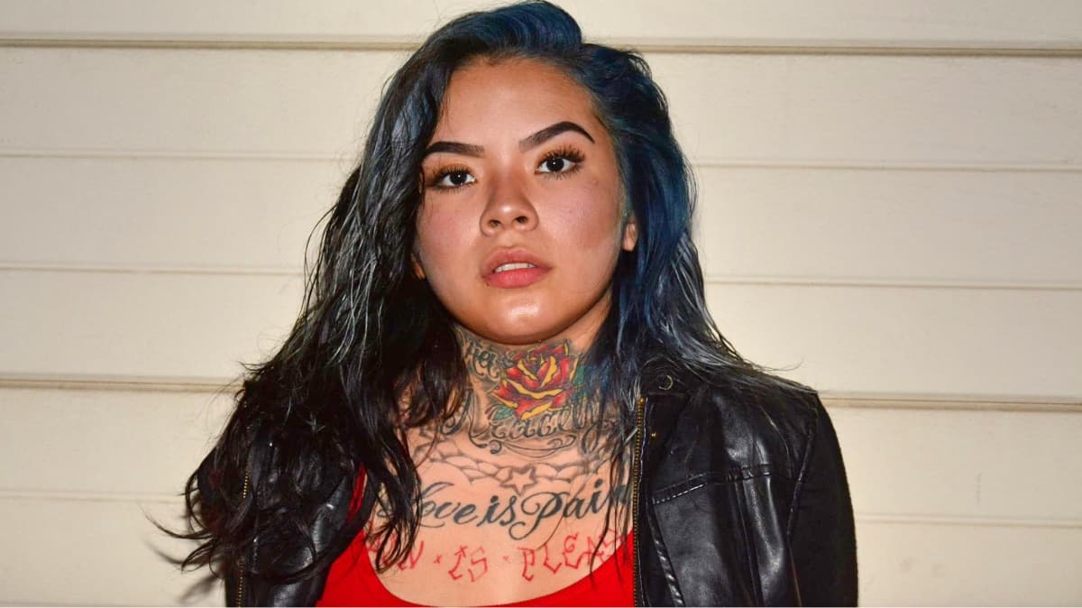 Arrestan a una pandillera armada y con su bebé en brazos. ¿Por qué muchos la defienden?