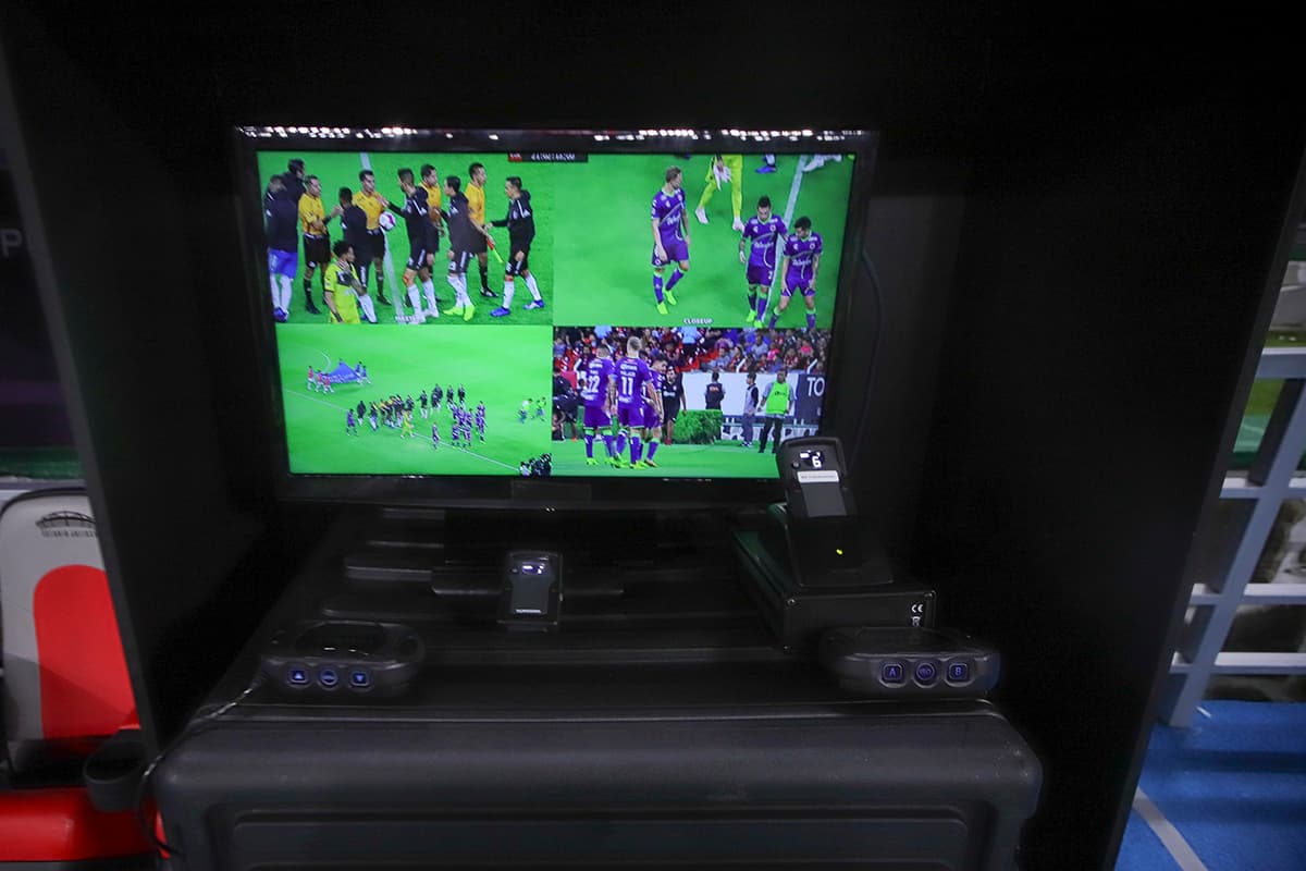 Adonai Acevedo se convirtió en el árbitro pionero en usar el VAR en el fútbol mexicano.