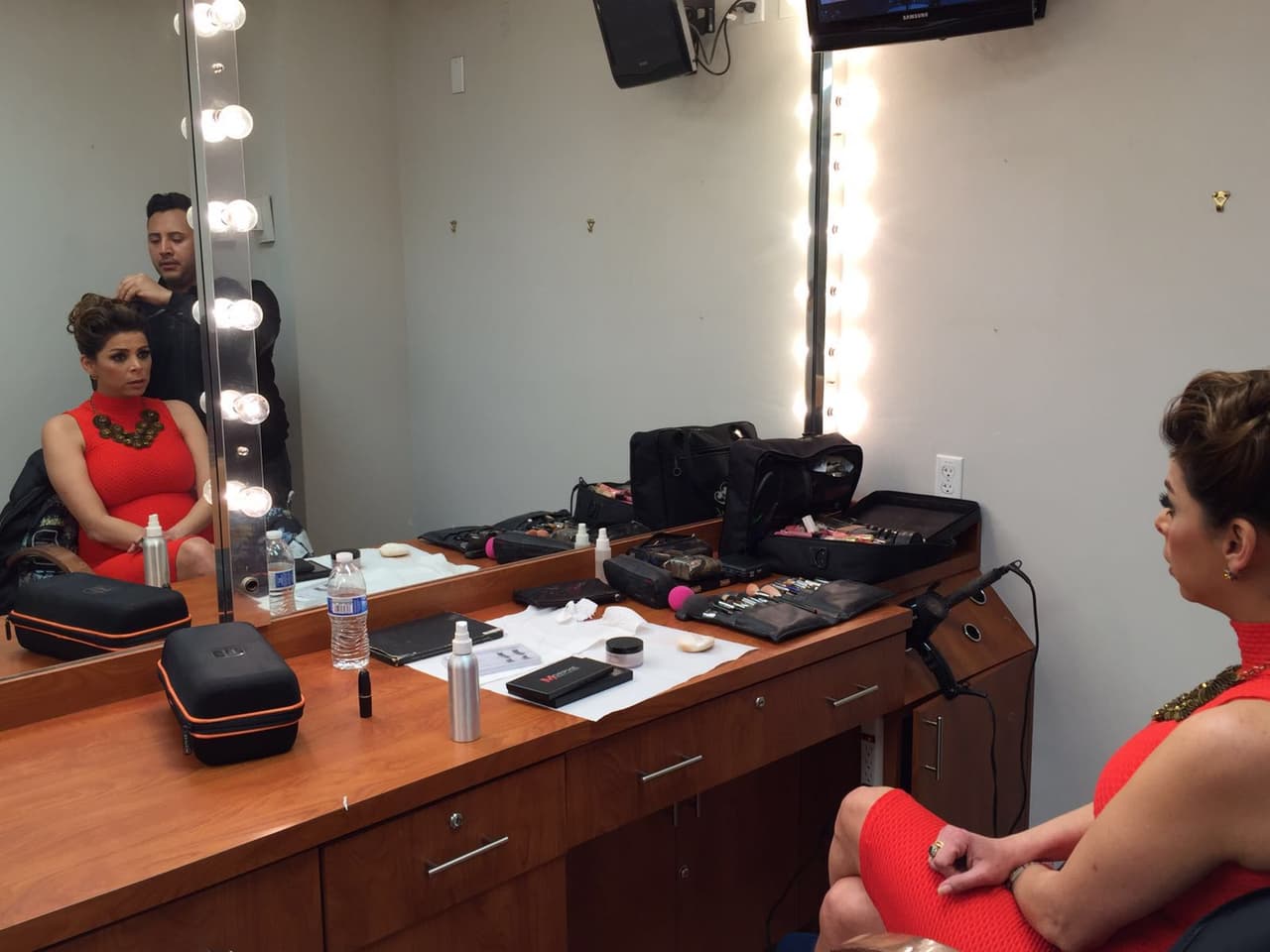 Lourdes Stephen y Jomari Goyso no descansan para traerte lo más fresco del espectáculo.