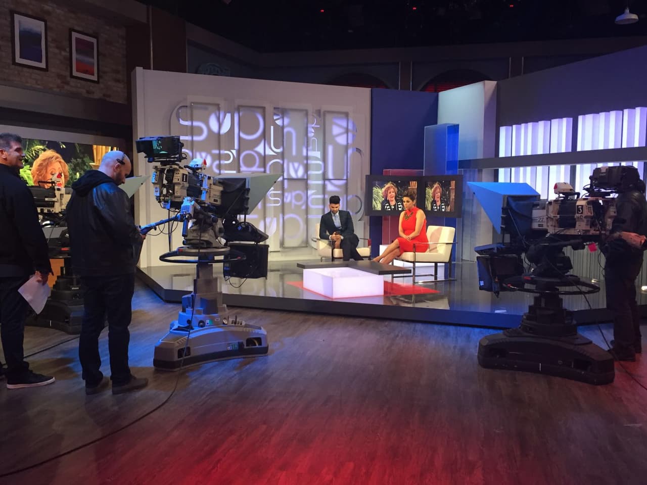 Lourdes Stephen y Jomari Goyso no descansan para traerte lo más fresco del espectáculo.