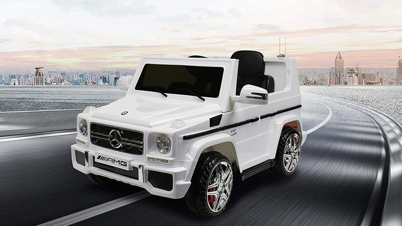 <h3 class="cms-h3-H3">Mercedes-Benz CLA 2018 Ride-On</h3>
<br>Precio:
<b> 300 dólares</b>
<br>Especificaciones:
<br>· Licenciado por Mercedes-Benz y diseñado junto a sus ingenieros. 
<br>· Control remoto para que los padres operen el vehículo hasta que el niño aprenda a dominar los controles.
<br>· Conexión auxiliar para reproductores de música MP-3 con interfaz en el volante.
<br>· Para niños de 2 a 3 años de edad.