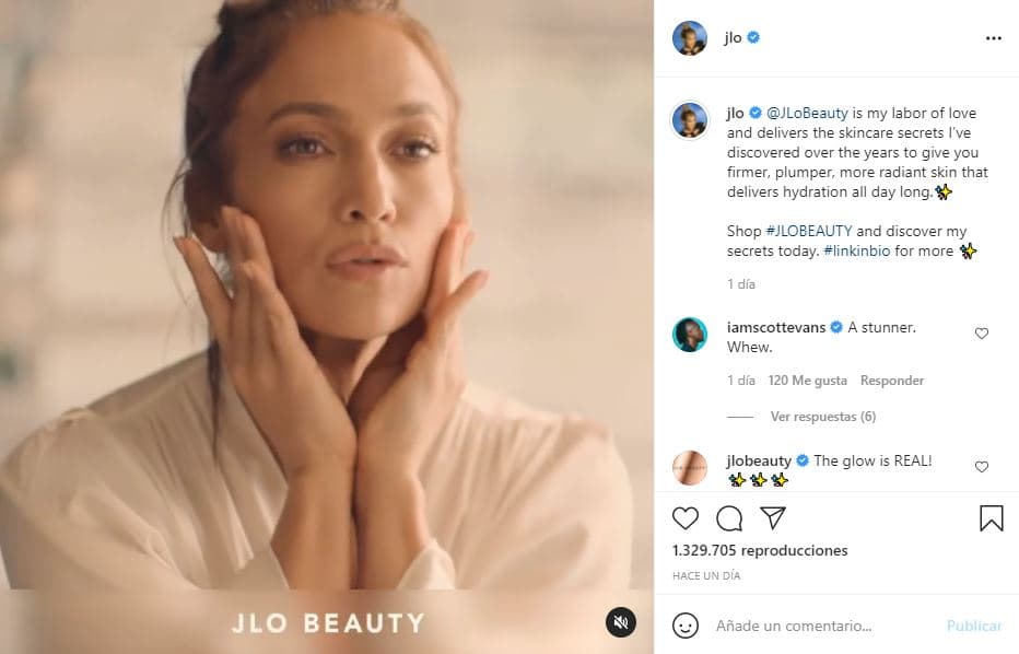 El mismo día en que A-Rod anunció su nueva crema, JLo compartió con sus seguidores que JLo Beauty era su "labor de amor" en la que ofrecía "los secretos del cuidado de la piel que he descubierto a lo largo de los años".