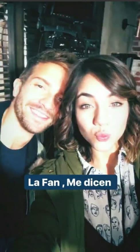 <b><a href="http://www.univision.com/novelas/caer-en-tentacion/ela-velden-se-transformo-para-darle-vida-a-mia-en-caer-en-tentacion-video">Ela Velden</a></b> se declaró fan del cantautor español: "Lindo miércoles al lado de @pabloalboran, un gusto conocerte y es placer que Saturno sea el soundtrack de Caer En Tentación!!!".