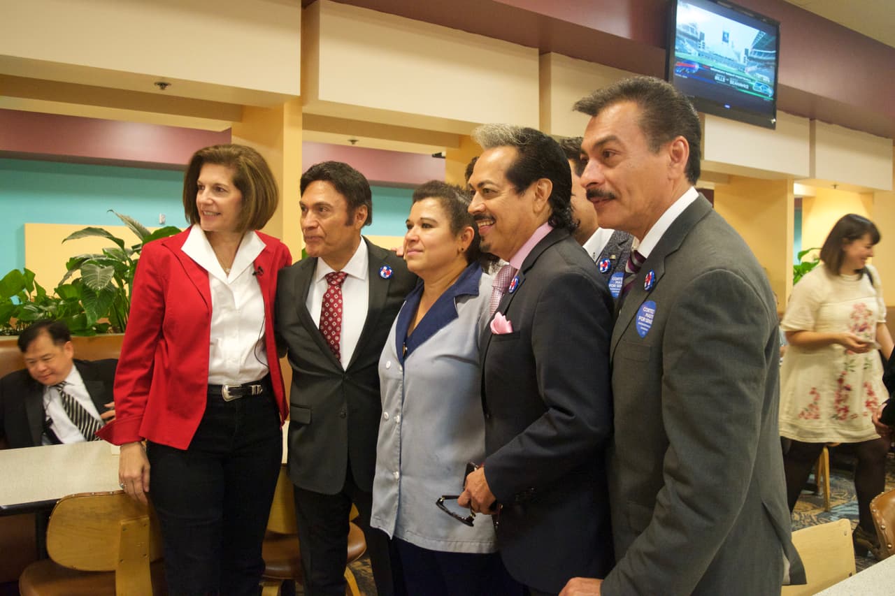Los Tigres del Norte hacen campaña por Catherine Cortez Masto con los trabajadores del Hotel Caesars Palace.