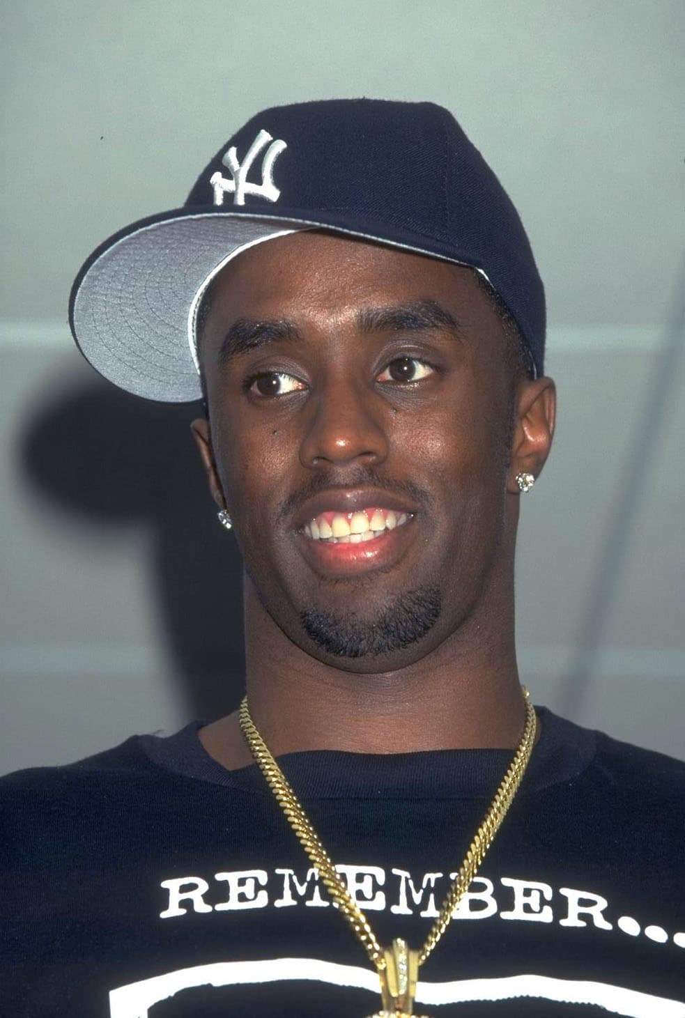 En el 1997 y bajo el nombre de ‘Puff Daddy’ lanzó su primer disco como rapero llamado ‘No Way Out’.
<br>