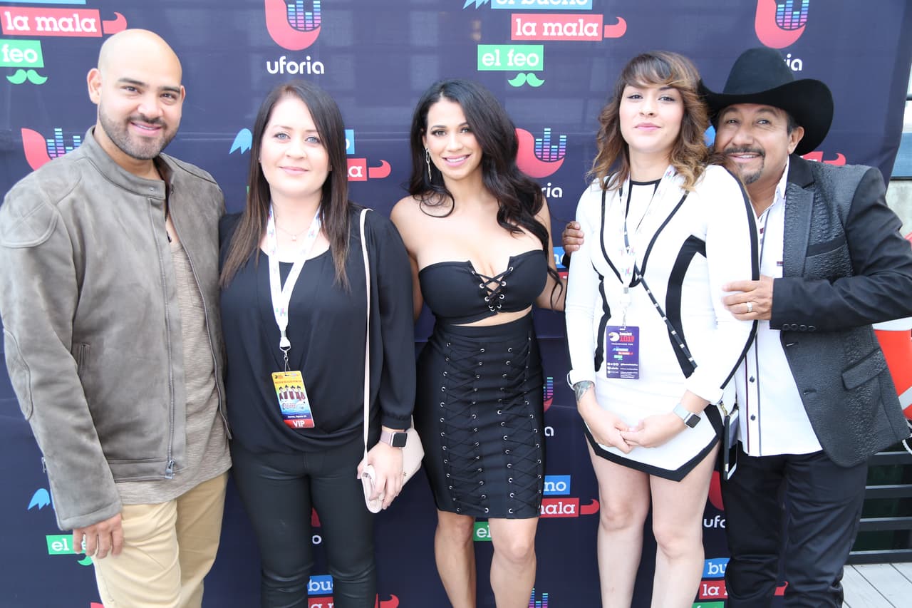 Raúl 'El Pelón', Carla Medrano y El Feo premiaron a sus oyentes con una noche inolvidable al lado de Calibre 50 en un bote privado.