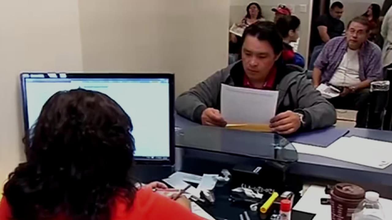 Notarios engañan a inmigrantes al hacerse pasar por abogados y ponen en riesgo su estatus migratorio