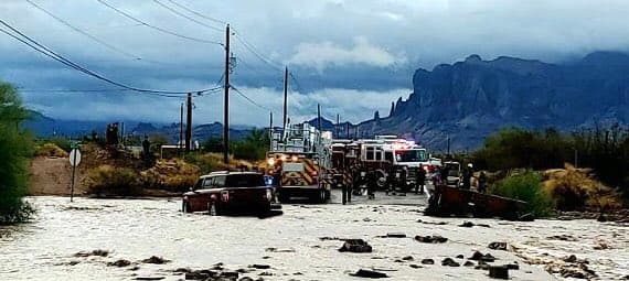 Los equipos de emergencia rescataron a una madre y a su hijo en el área de McKellips y Main Dr. Según las autoridades, se trata de la quinta llamada de rescate en Apache Junction.
<br>