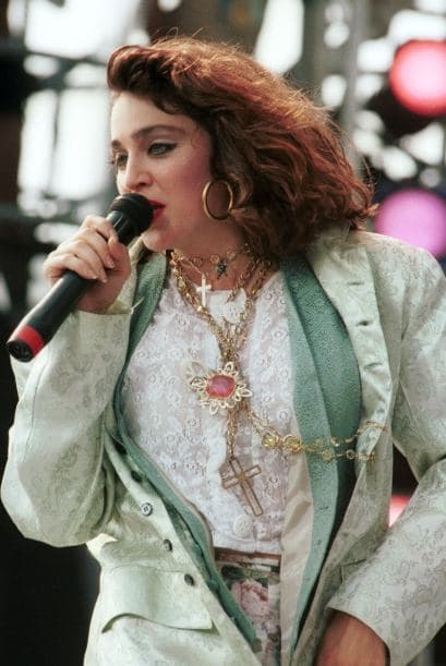 7. Madonna publica la obra maestra del pop 
<i>Like a Virgin.</i>