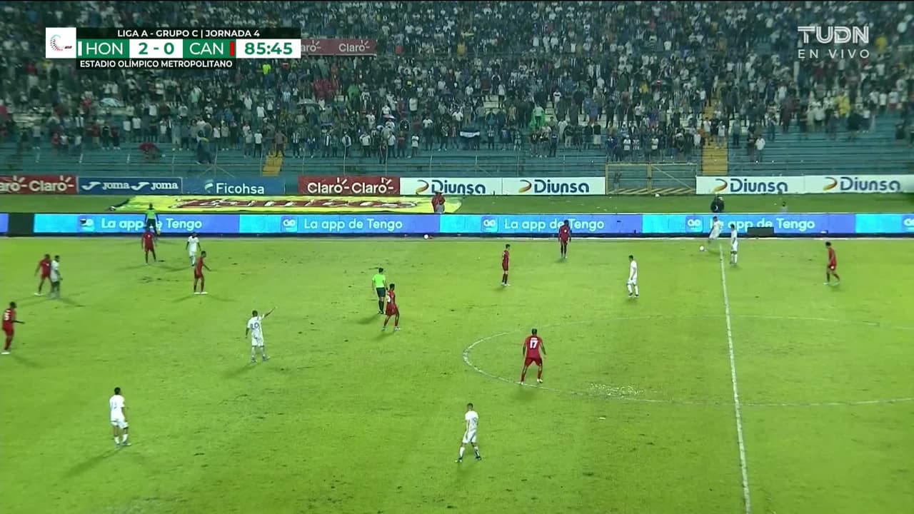 ¡GOL!  anota para Canadá. Jonathan David