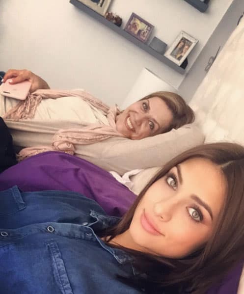La guapa 
<b><a href="http://www.univision.com/temas/renata-notni">Renata Notni</a></b> nos presentó a su mamá con esta imagen que publicó en su cuenta oficial de Instagram. Ahora sabemos de dónde heredaron la belleza estos famosos telenoveleros.
