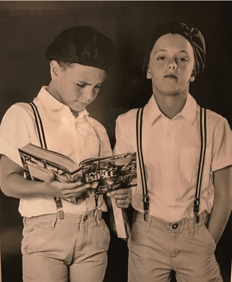 "Tal regalo me ha dado Dios, explorando en sus hermosos mundos cada día. Rezo que como madre les enseñe fuerza y pasión para soportar los problemas en el mundo. La mayoría de las batallas siempre serán ganadas en sus rodillas. Rezo para que encuentren sus sueños".