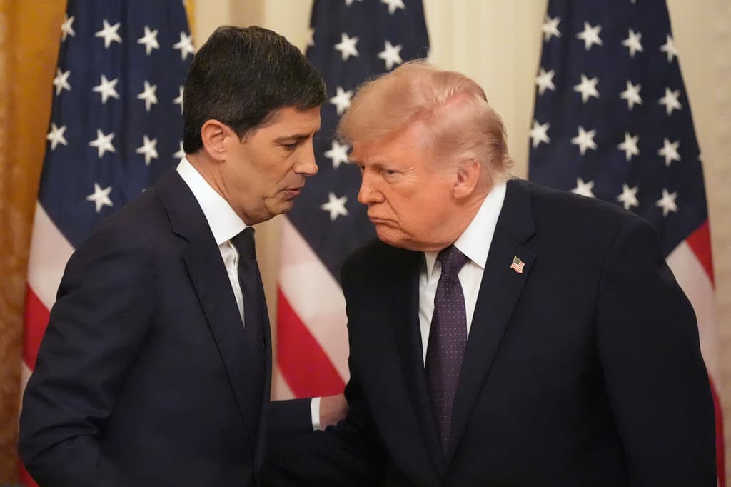 La Reserva Federal sube la tasa de interés clave por primera vez en 3 años, desafiando la exigencia de Trump de un recorte