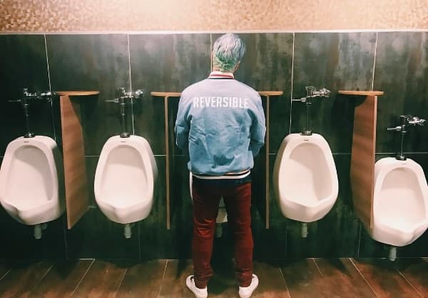 Así, tal cual publicó esta imagen con el siguiente mensaje: "Solo soy un hombre como cualquiera . I'm just a regular guy".