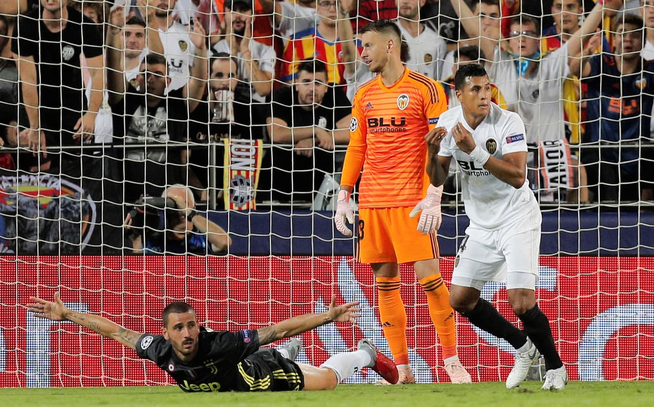 Tan solo seis minutos después del inicio de la segunda mitad, Murillo volvió a ser protagonista en el área derribando a Leonardo Bonucci por lo que se sancionó un nuevo penal.