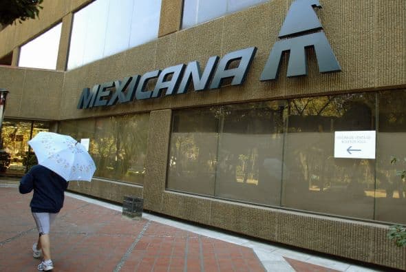 En agosto de 2010, Mexicana suspendió operaciones por una crisis financiera y consiguió protegerse de sus acreedores a través de la figura de concurso mercantil.