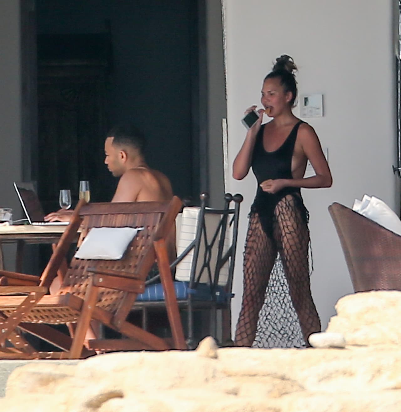 Los fotógrafos los captaron relajándose en el exclusivo resort.