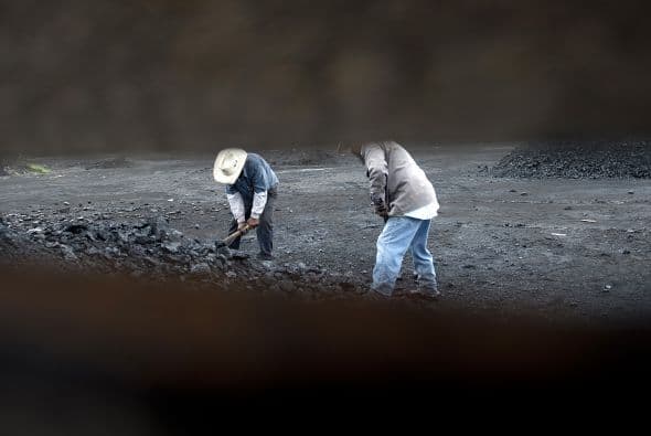Daniel Alejandro Martínez Bazaldúa, de 22 años de edad, comenzó a trabajar hace un mes en el diario mexicano Vanguardia como fotógrafo de Sociales. Su cadáver mutilado fue hallado la madrugada del 24 de abril junto a los restos del estudiante Julián Alejandro Zamora Gracia, de 23 años, informó el rotativo con sede en Saltillo, en el estado de Coahuila. Ver toda la información