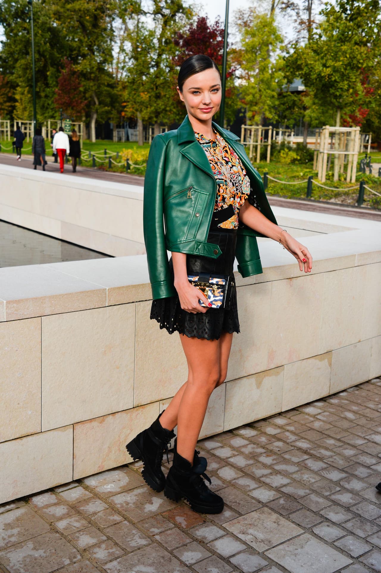 También hay unos que se ven mucho más rocker y hasta un poco rudos, pero todo está en que sepas combinarlos con un muy buen 'look' como la hace Miranda.