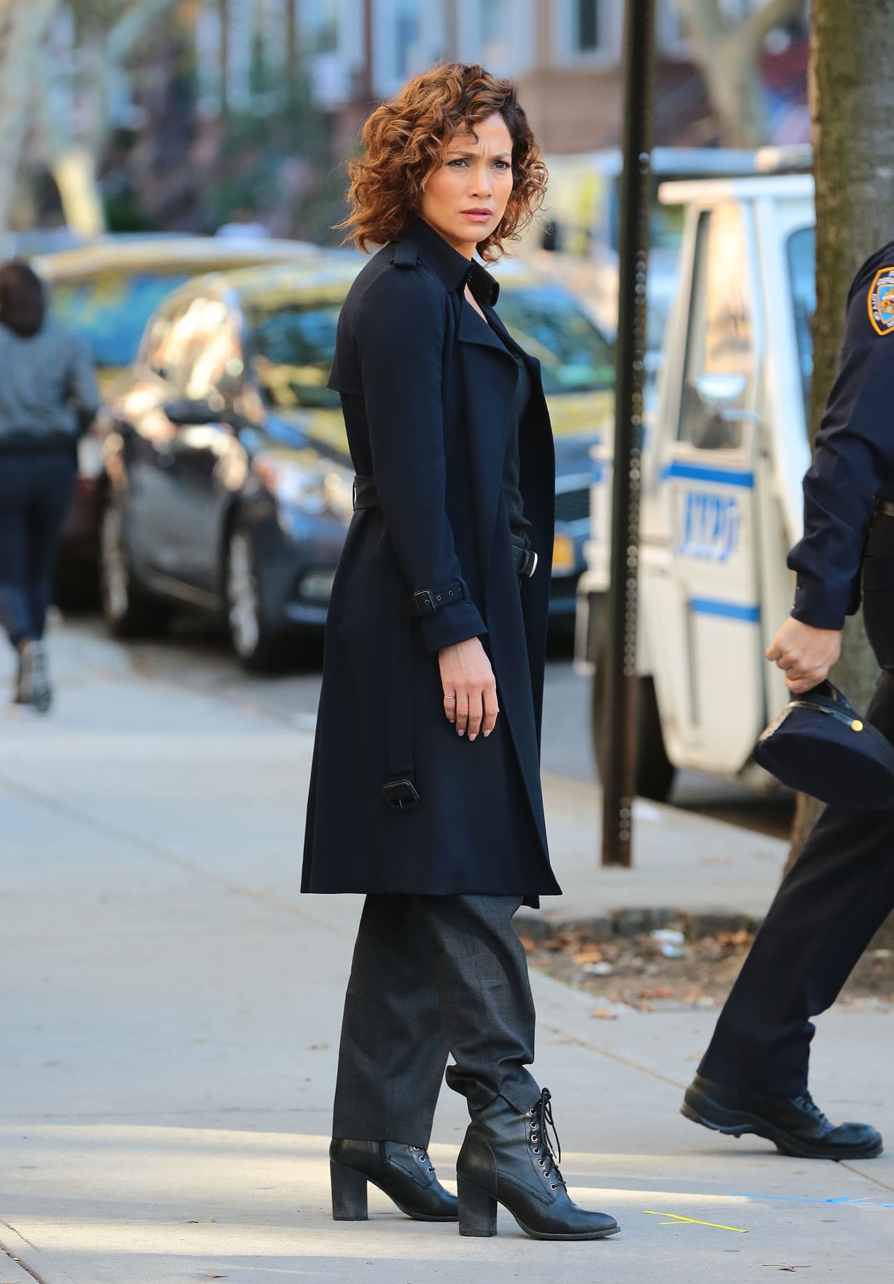 Hay muchos estilos de botines negros que harán de ellos un básico definitivo en tu closet esta temporada, busca los que más te gusten y te acomoden, y luce con mucho estilo ese otoño.