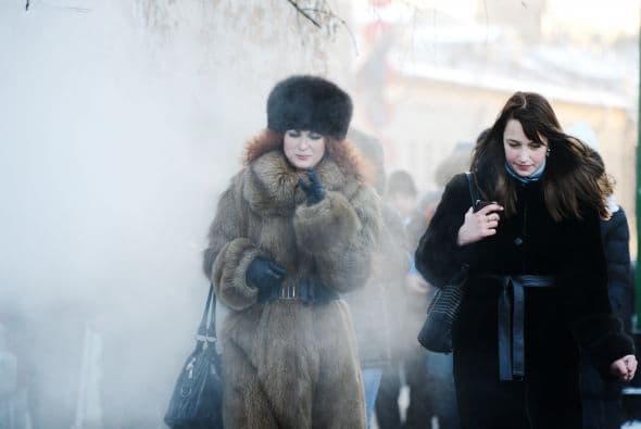 <b>Hipotermia. </b>La hipotermia se produce cuando la temperatura de nuestro cuerpo es menor a los 95 grados Fahrenheit. Los síntomas son escalofríos, contracción de manos y pies, aumento de la frecuencia cardíaca y respiratoria, entre otros..
<br>Si no se atiende a tiempo puede causar la muerte.