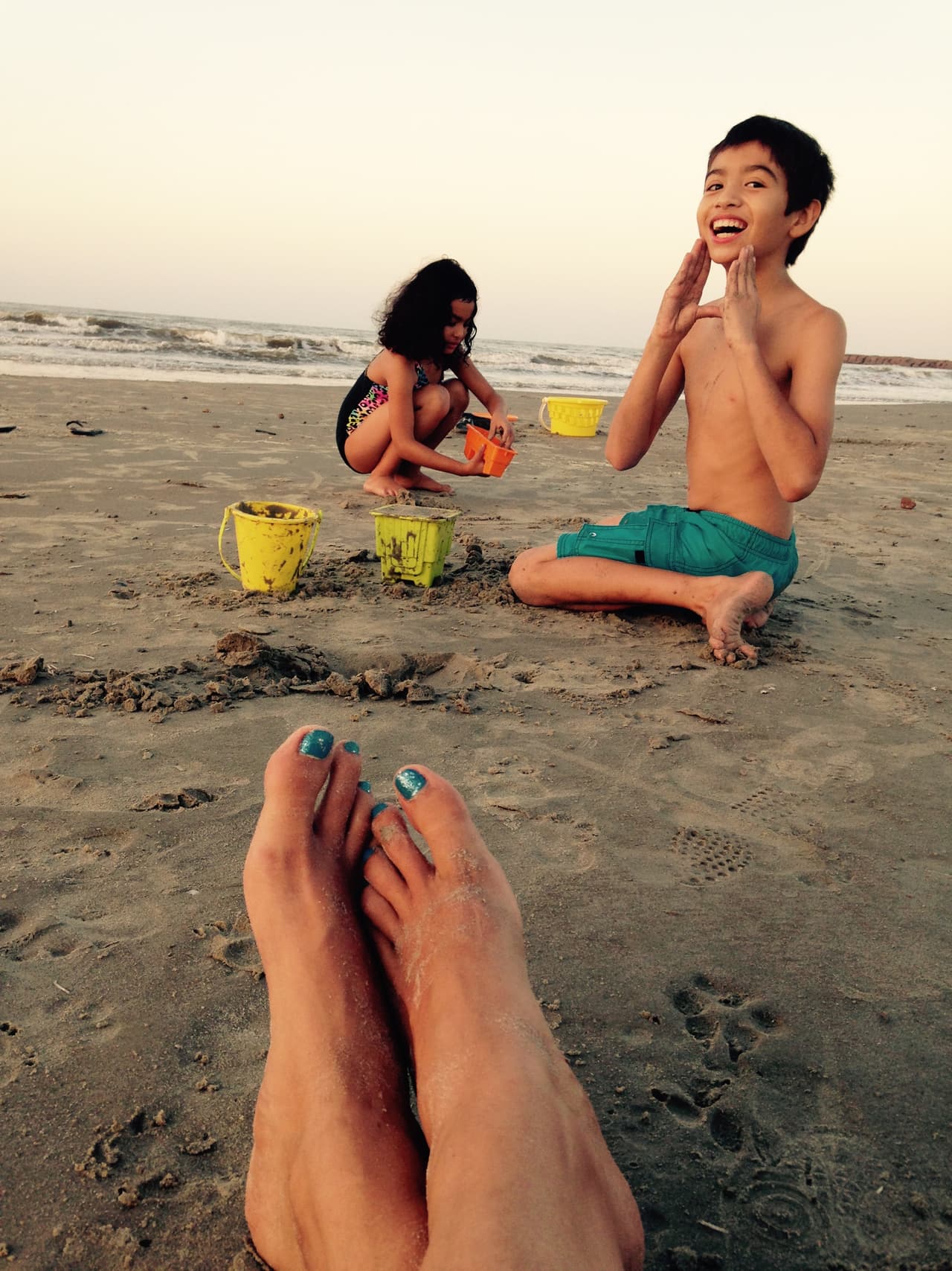 Con 79 grados de curva en su espalda no hay médicos en Texas que lo puedan operar.