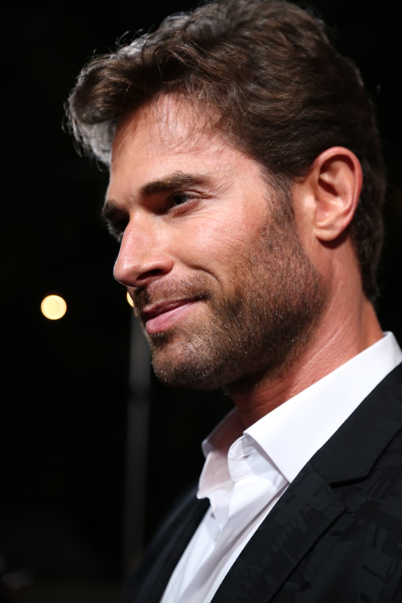 "Estoy en contra del
<b> <a href="https://www.univision.com/todo-listo-para-el-estreno-de-el-dragon-con-sebastian-rulli-y-renata-notni-video" target="_blank">empoderamiento de los villanos</a></b>, de las personas que en un ambiente oscuro, de violencia, generan un camino a seguir para las nuevas generaciones", explicó a Reforma.