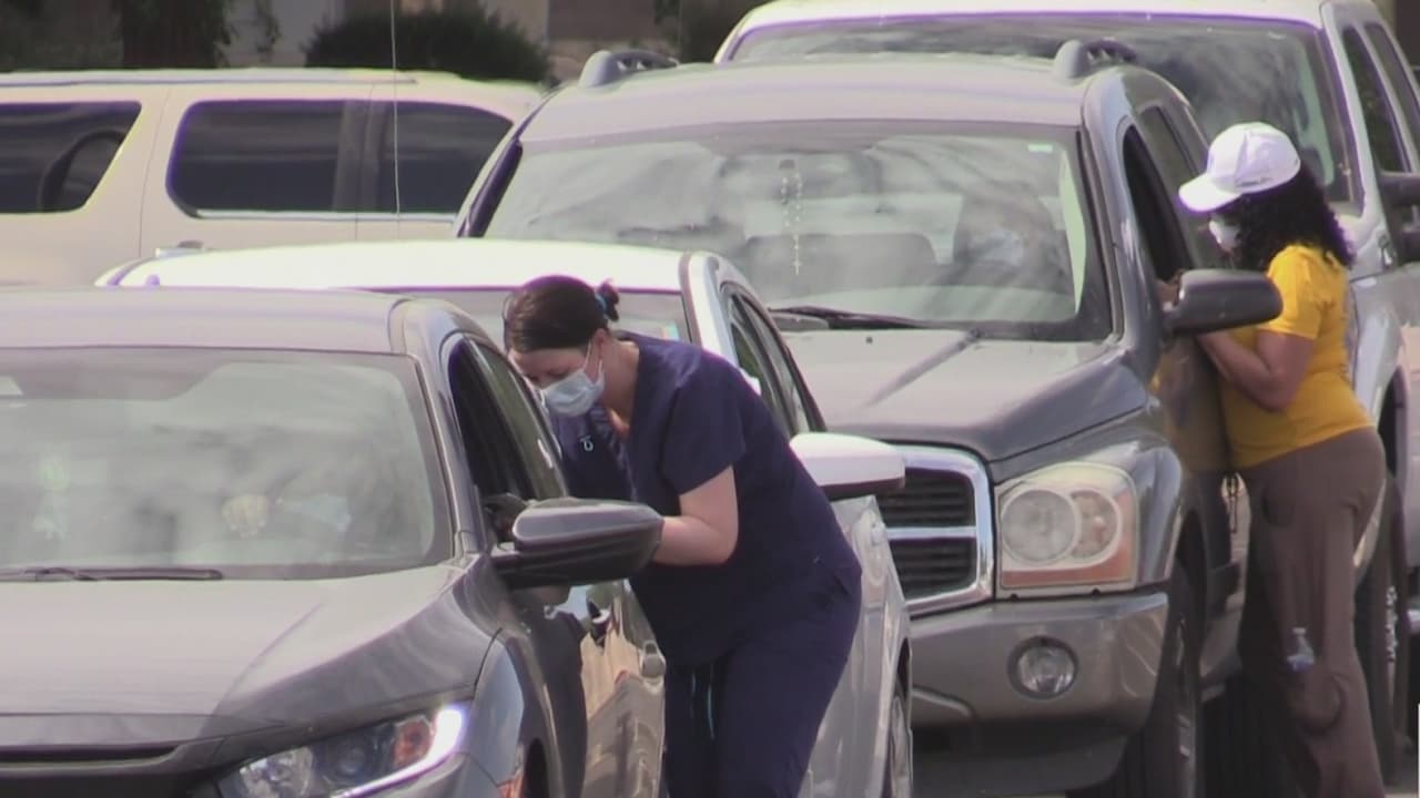 La alcaldesa de Phoenix critica el número de pruebas de coronavirus disponibles en Arizona