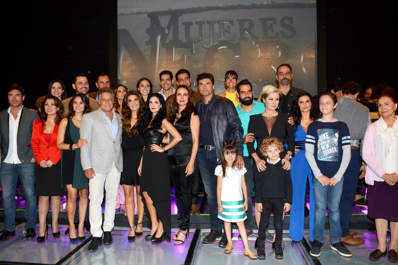 La historia trata de tres hermanas que deciden asesinar a sus esposos con una explosión en un yate.