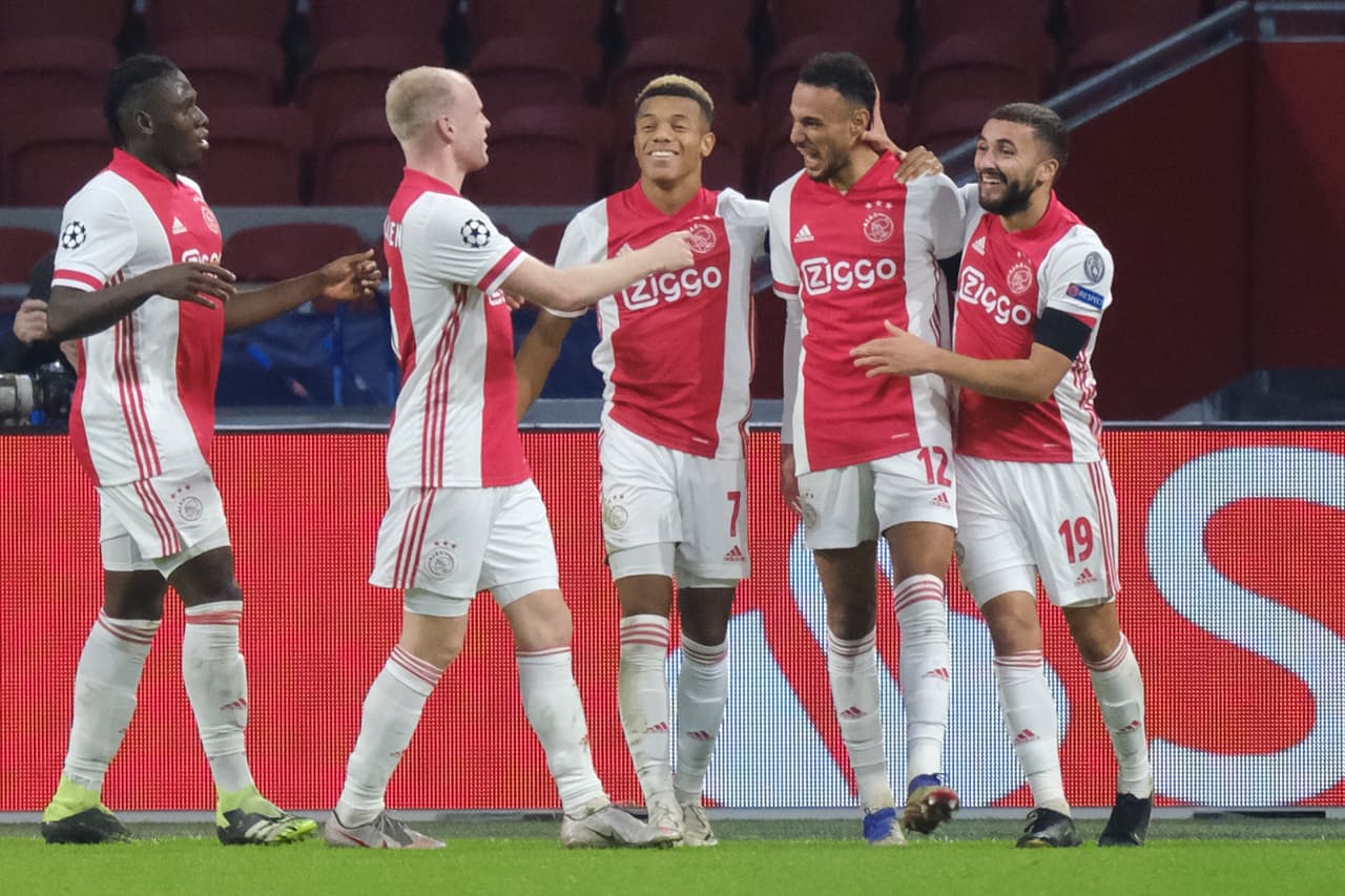 El Ajax consiguió un cómodeo triunfo de 3-1 sobre el FC Midtjylland, el mexicano Edson Álvarez ingresó al terreno de juago al minuto 66 por su compañero Davy Klaassen.
