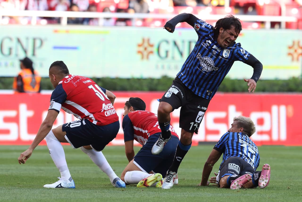 Alexis Vega evita que el Rebaño Sagrado tropiece fuertemente en casa y empetan 1-1 con Querétaro.