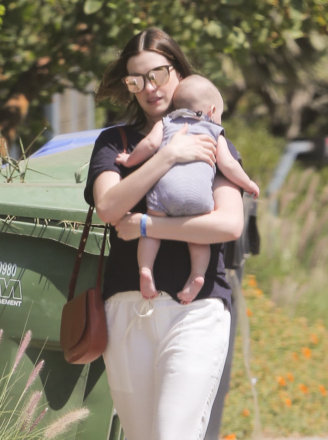 Anne llevó al nene a visitar a uno de sus grandes amigos de Hollywood. ¿Sabes quién?