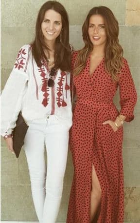 Claudia Álvarez es de las famosas que más jugo le exprime a su guardaropa. Pues si bien este maxivestido la hace lucir muy elegante, también puede agregarle accesorios para renovarlo.