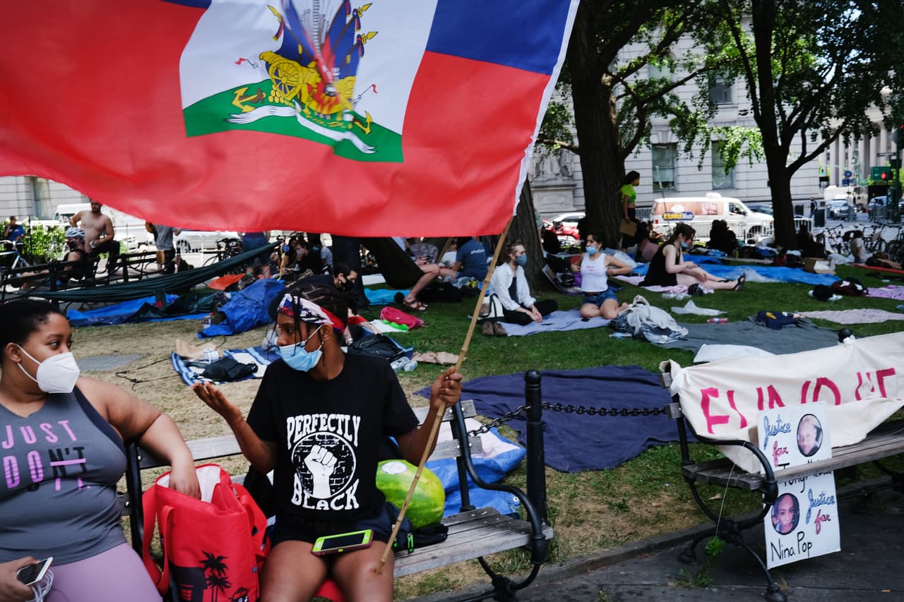 Entre otras demandas, los activistas quieren ver recortes al Departamento de Policía de la Ciudad de Nueva York.