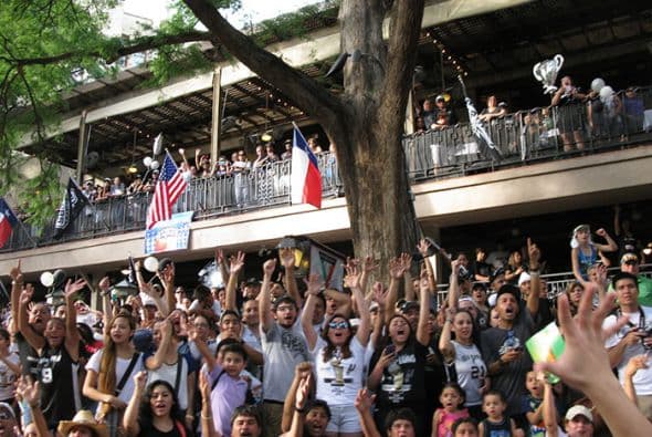 Photos: Spurs Championship Parade 2014 Barges