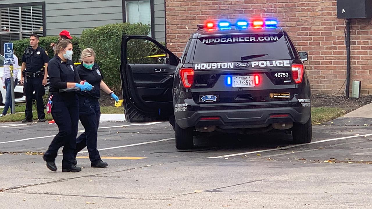 Las autoridades interrogan a testigos y revisan las cámaras de vigilancia del lugar.