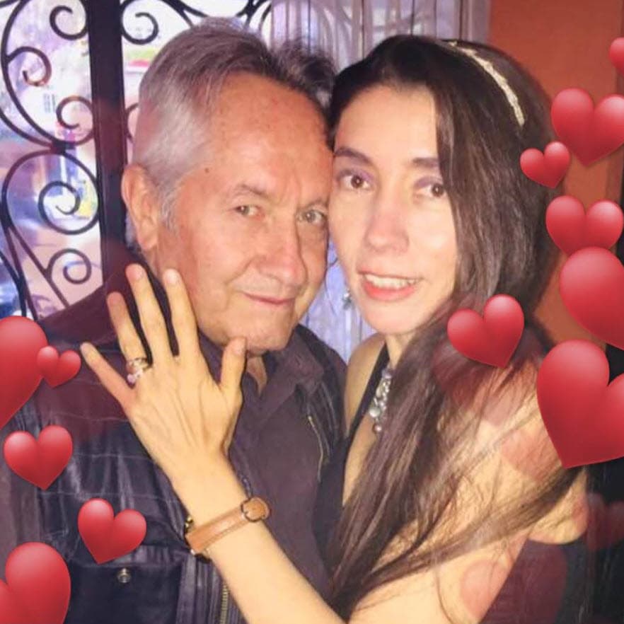 Su esposa Bella de la Vega dio a conocer la noticia en redes: "¡En el paraíso estás, mi amor, mi cielo, mi vida! ¡En nuestro Avalon nos volveremos a reunir, mi todo! Te amo por siempre y para siempre, mi maestro, el amor de mi vida", escribió la actriz en su cuenta de Facebook. 
<br>