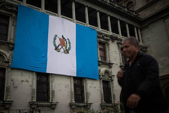 Guatemala — San Francisco | 
<a href="https://www.consulguatesfo.com/" target="_blank">Sitio web </a>
<br>659 A Merchant Street
<br>San Francisco CA 94111
<br>Teléfono: (415) 563-8319; 1-844-805-1011
<br>conssanfrancisco@minex.gob.gt