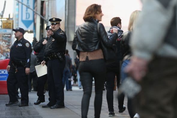 "Estamos aumentando la seguridad en los hoteles y otros puntos importantes de la ciudad a través del despliegue de vehículos de respuesta especial hasta que se sepa más" de las explosiones en Boston, señaló el comisionado adjunto de la policía neoyorquina, Paul Browne, en un comunicado.