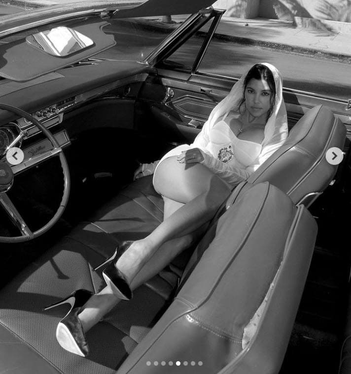 El vestido de encaje, tipo bustier,
<b> tiene un costo de 1,825 dólares</b>, según el Daily Mail. 
<br>