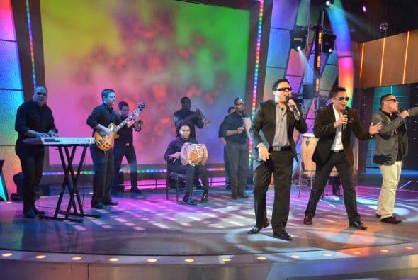 Algunos de los temas de este disco, tuvieron la colaboración de uno de los más grandes artistas de la música tropical, Gilberto Santa Rosa. ¡No te puedes perder esta increíble producción!