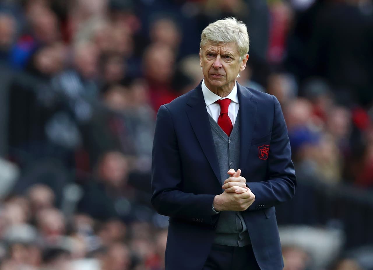 Si bien una encuesta reveló que los franceses quisieran que Arsen Wenger fuera técnico de su selección, el estratega advirtió que esperará una cuatro o cinco semanas antes de decidir su futuro.