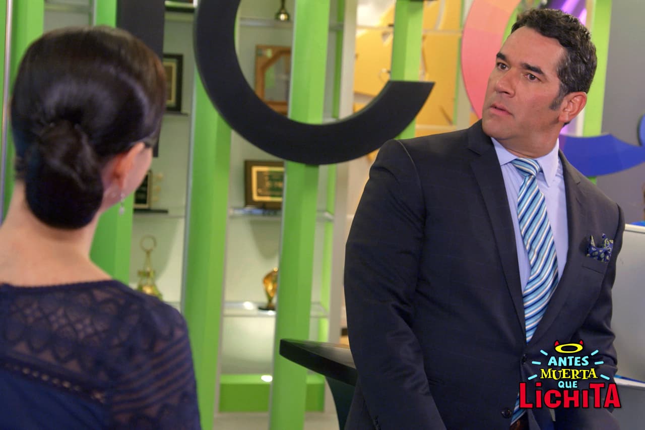 Augusto enfurece al descubrir que Beatriz interpuso una demanda en su contra por evasión de impuestos en Icónika.