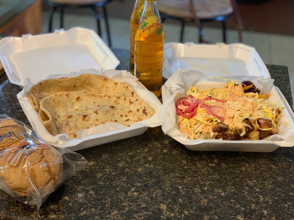 <b>Brisas de Tela Restaurante Hondureño </b>
<br>Dirección: 1480 Beaver Ruin Rd Unit A Norcross, GA 30093
<br>Teléfono: (678) 615-2428
<br>
<a href="https://www.yelp.com/map/brisas-de-tela-restaurante-hondure%C3%B1o-norcross">Cómo llegar</a>
<br>
<br>Restaurante que sirve auténtica comida hondureña y antojitos.