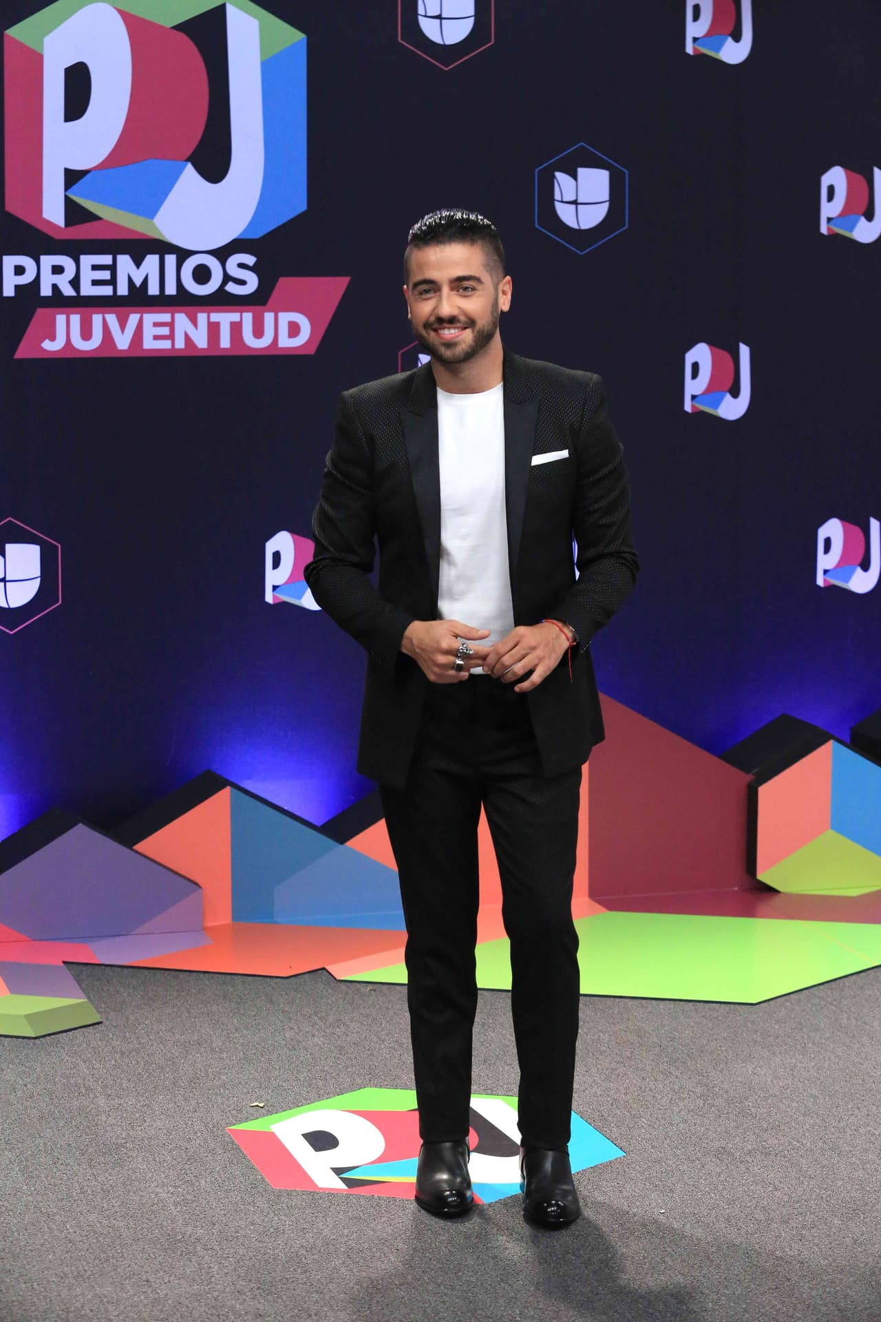 El presentador de Primer Impacto disfruta al máximo ser parte de la gala que hace honor a la música y a la juventud. Así posó ante las cámaras en la gala de 2017.