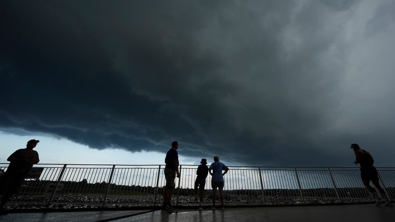 Posible nor’easter amenaza Nueva York con lluvias, viento e inundaciones.
