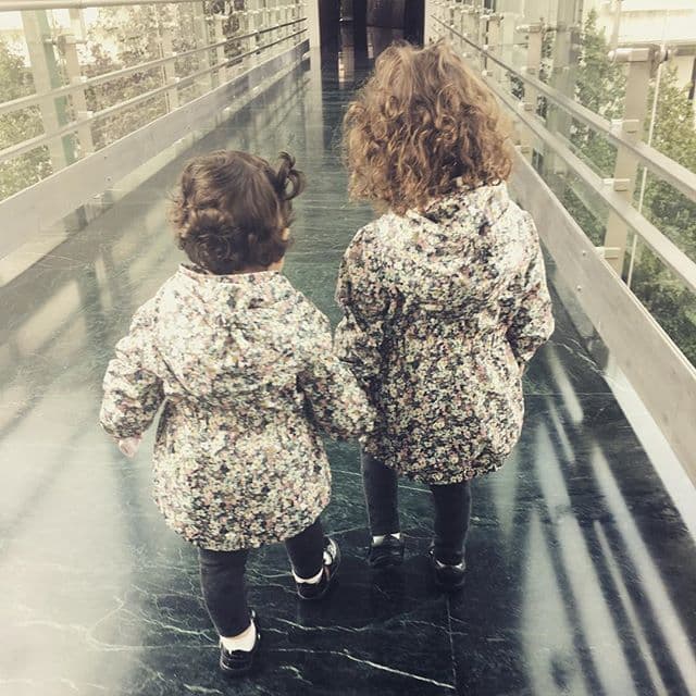 Pero en la realidad, Carolina y Jacky, quienes son tan adorables como traviesas, tendrán que esperar más para tener a otro hermanito.